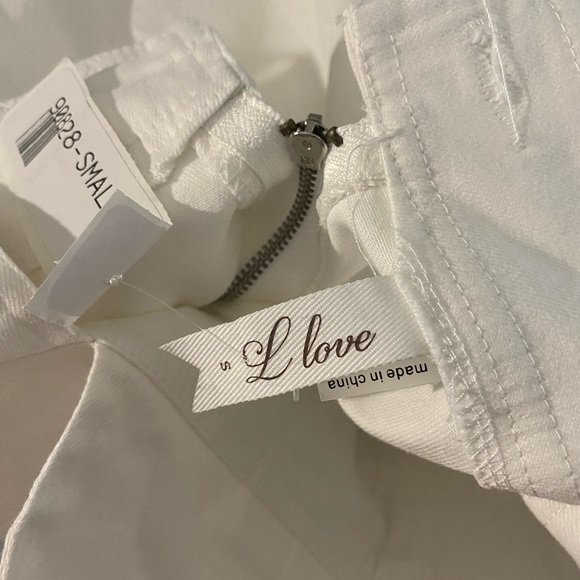 White short overalls - Picture 4 of 9